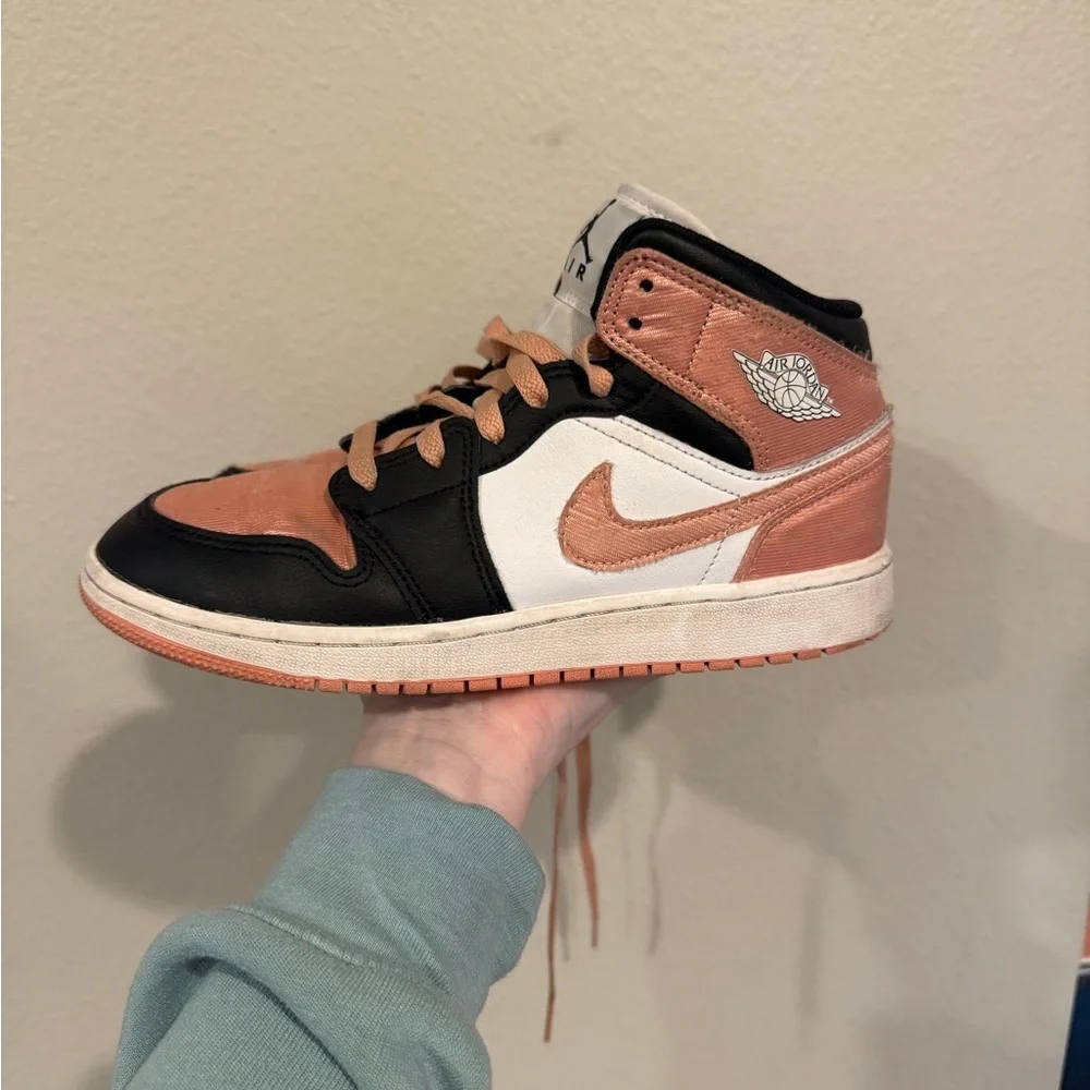 Nike Air Jordan Black and Peach Sneakers Y5.5